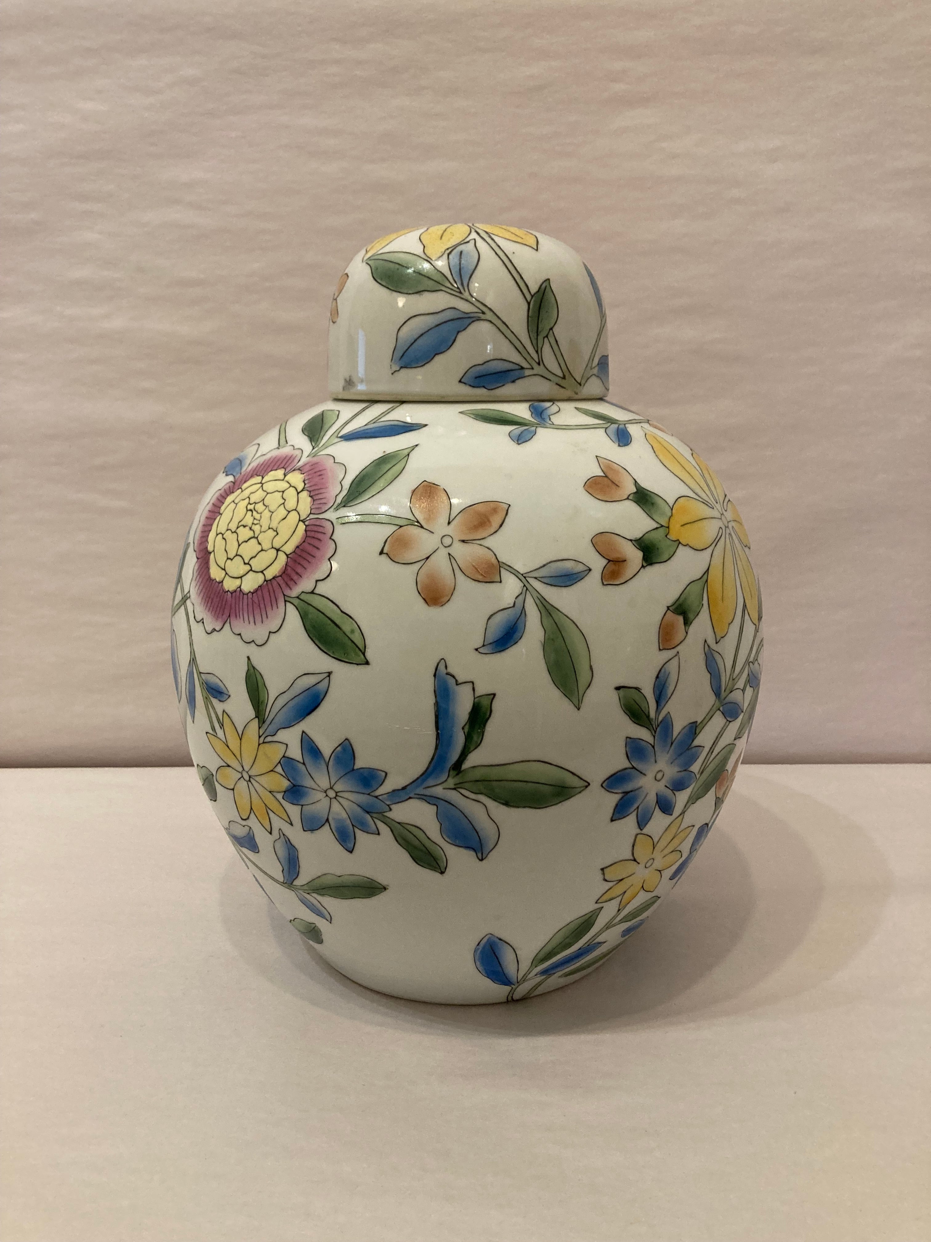 Large Chinese Floral Vase/Pot w/Lid