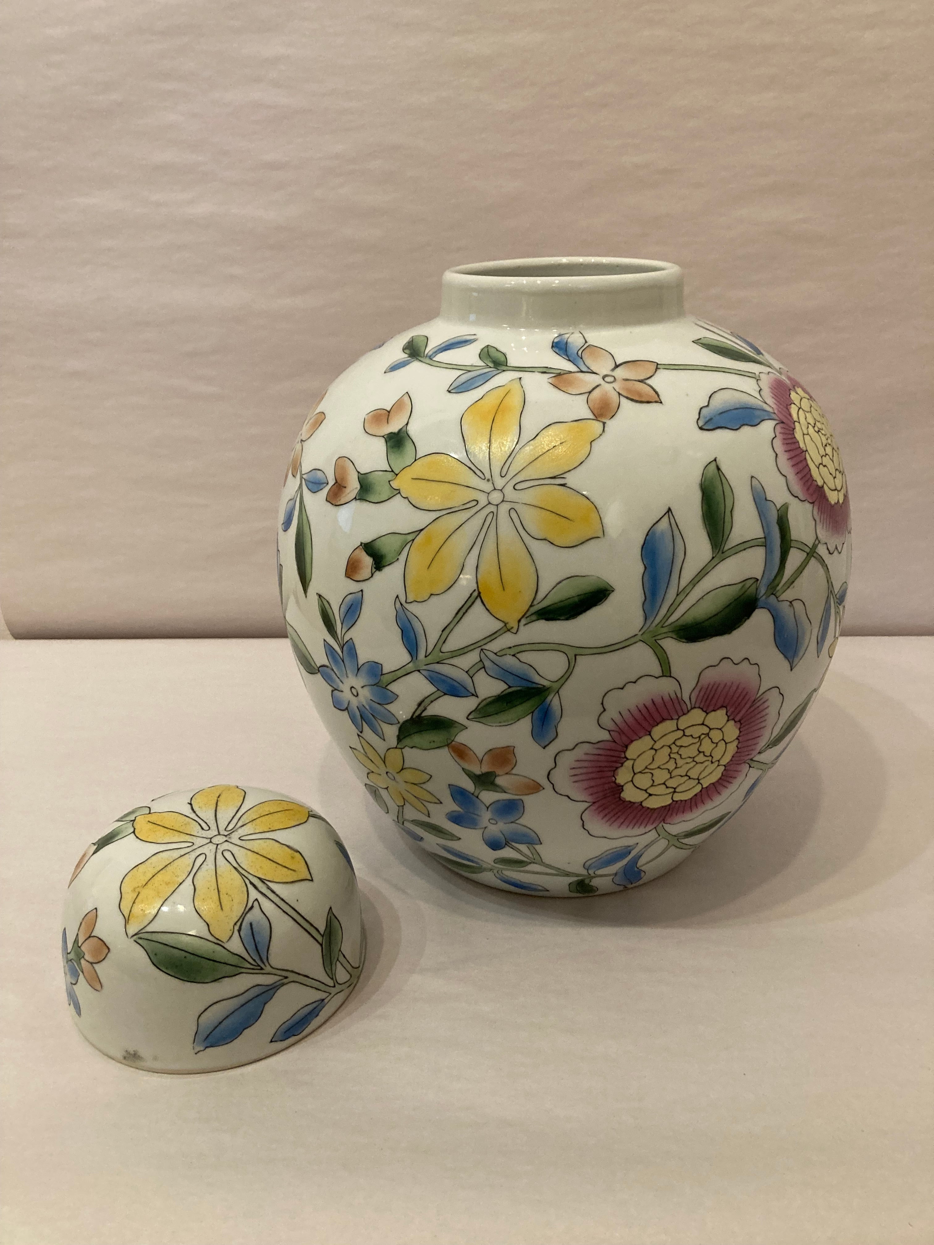 Large Chinese Floral Vase/Pot w/Lid