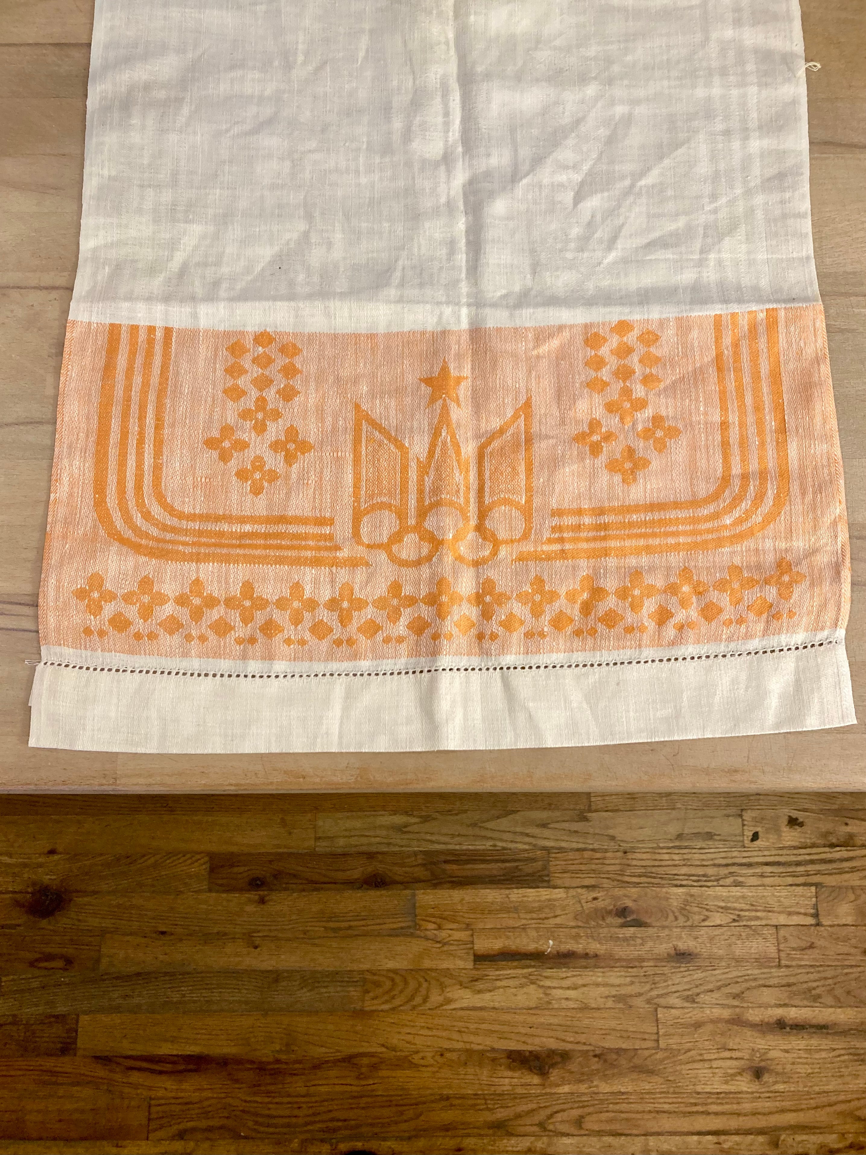 linen table runner