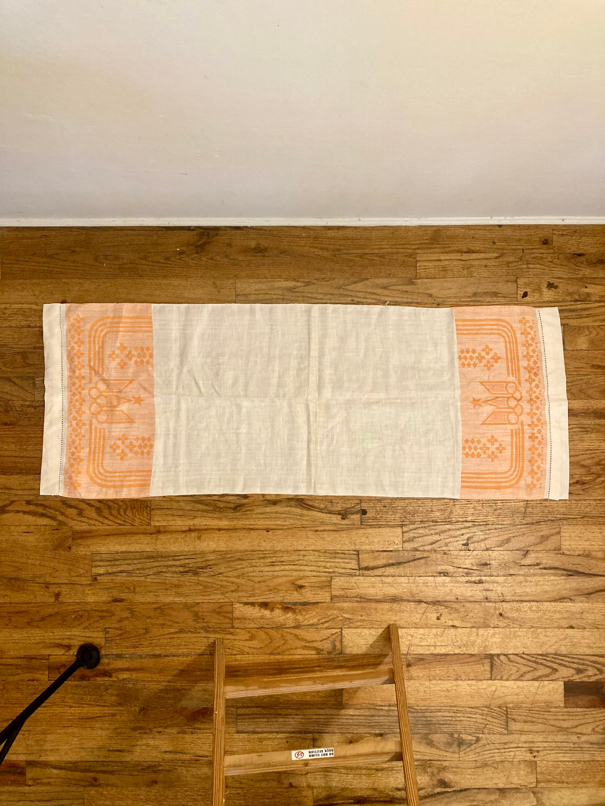 linen table runner